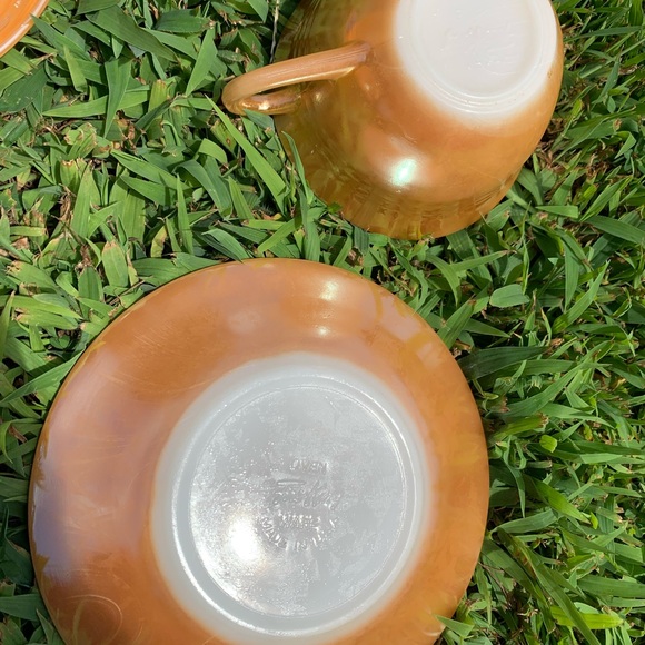 Fire King tea cups and saucers - Picture 8 of 16